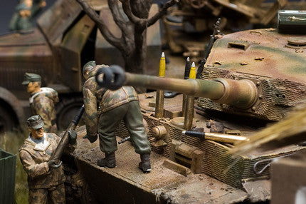 German Retreat 1:35 Scale Model Diorama WWII Kischentsy, Ukraine 1943