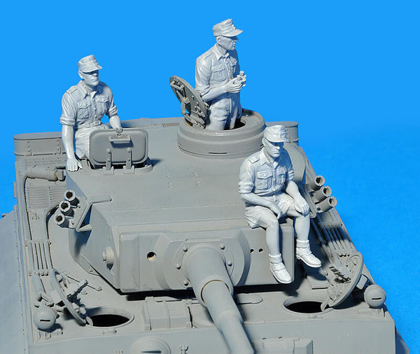 1/35 scale model Miniart German Paratroopers and Tankers Italy 1943 35163