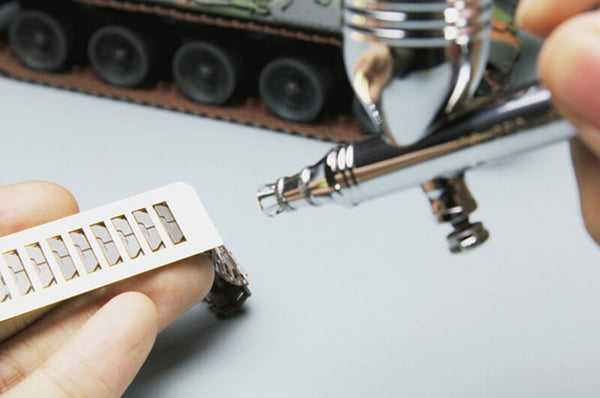 1/35 scale model Meng French AUF1 155mm Self-Propelled Howitzer