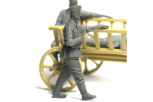 1/35 scale Master Box Road to the Rear