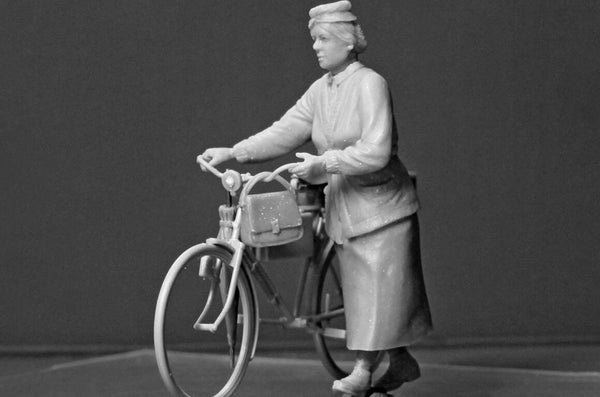 1/35 scale model MasterBox Frau Müller, Woman & Women's Bicycle, Europe WWII Era