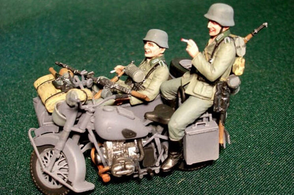 1/35 scale model MasterBox German Motorcyclists 1940-1943 "Letting off steam..."