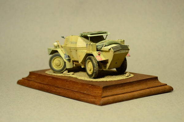 1/35 scale model Miniart Dingo Mk.lb British Armoured Car w/Crew