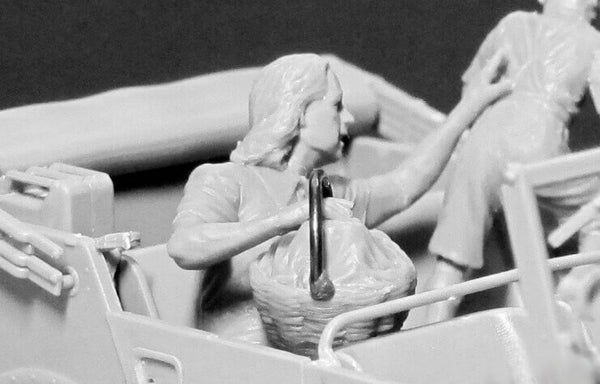 1/35 scale model MasterBox Hitching a Ride, US Paratrooper and Civilians