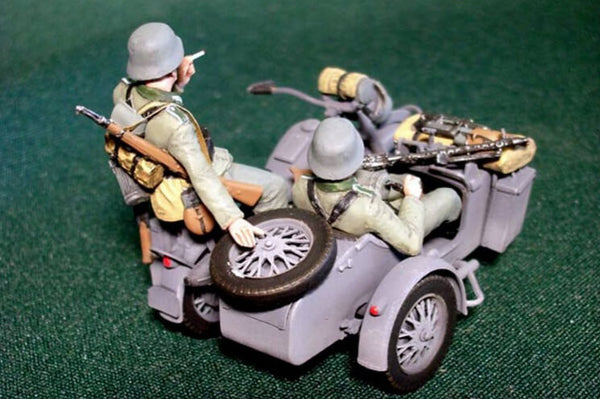 1/35 scale model MasterBox German Motorcyclists 1940-1943 "Letting off steam..."