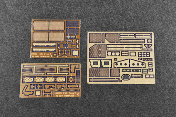 1/35 scale Trumpeter Russian 9P113 TEL with 9M21 Rocket of 9K52 Luna-M Short-range artillery