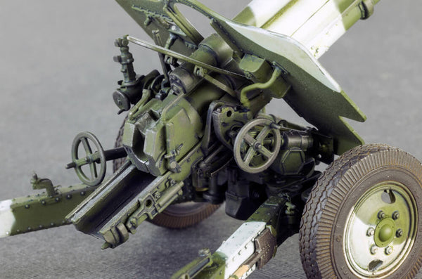 1/35 scale model Miniart USV-BR 76mm Gun Mod.1941 with Limber and Crew