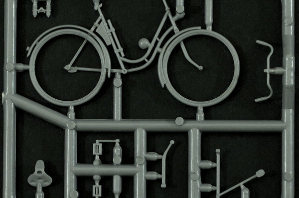 1/35 scale model MasterBox Frau Müller, Woman & Women's Bicycle, Europe WWII Era