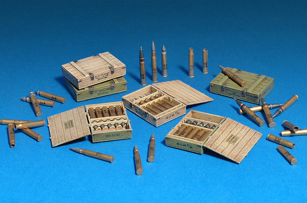 1/35 scale model Miniart USV-BR 76mm Gun Mod.1941 with Limber and Crew