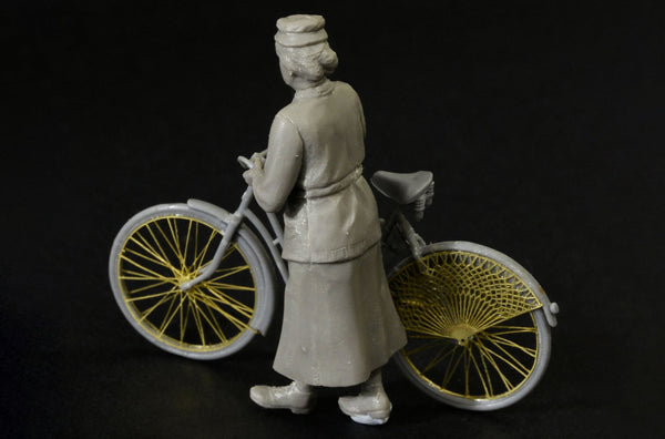 1/35 scale model MasterBox Frau Müller, Woman & Women's Bicycle, Europe WWII Era
