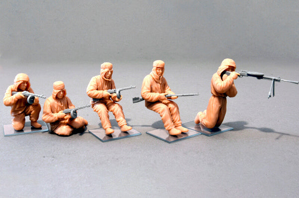 1/35 scale model Miniart Soviet Assault Infantry (Winter Cloaks)