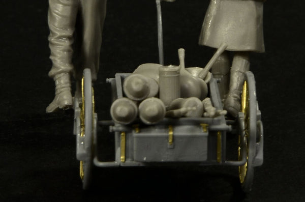 1/35 scale model MasterBox Volkssturm, Ammunition to the Frontline