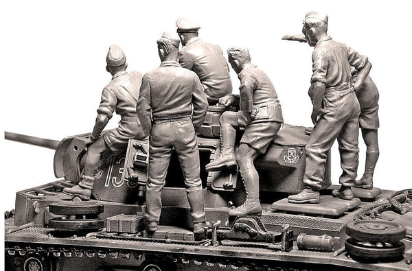 1/35 scale model MasterBox Rommel and German Tank Crew DAK WWII era Plastic Figure Kit 3561