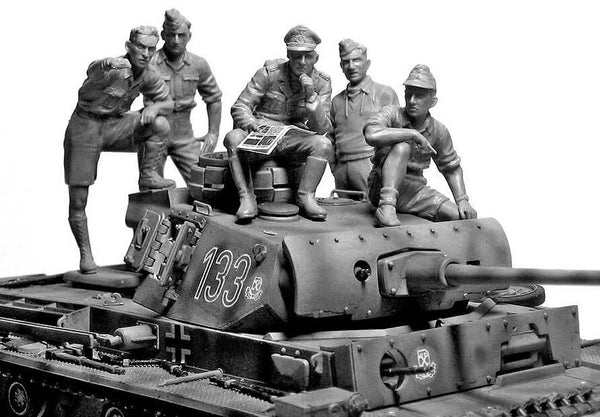 1/35 scale model MasterBox Rommel and German Tank Crew DAK WWII era Plastic Figure Kit 3561