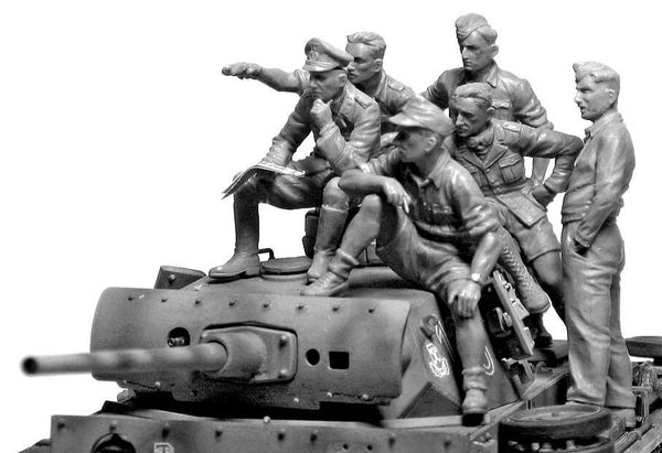 1/35 scale model MasterBox Rommel and German Tank Crew DAK WWII era Plastic Figure Kit 3561