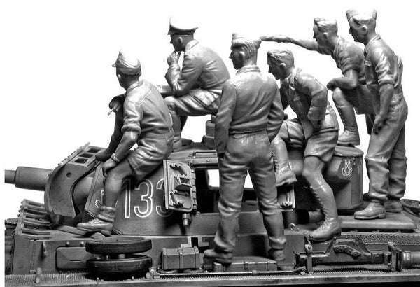 1/35 scale model MasterBox Rommel and German Tank Crew DAK WWII era Plastic Figure Kit 3561