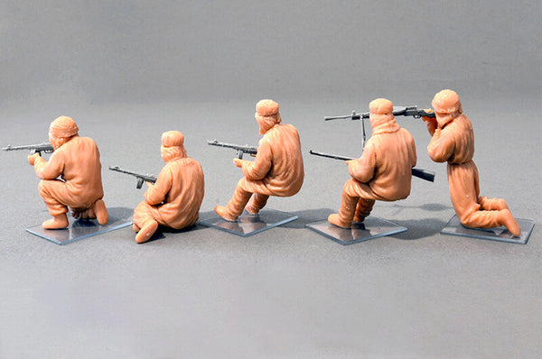 1/35 scale model Miniart Soviet Assault Infantry (Winter Cloaks)