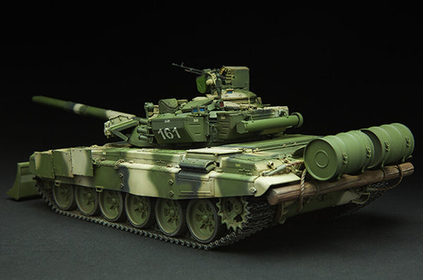 1/35 scale model Meng Russian Main Battle Tank T-90 with TBS-86 Tank Dozer