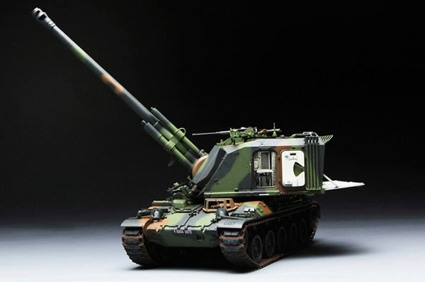 1/35 scale model Meng French AUF1 155mm Self-Propelled Howitzer