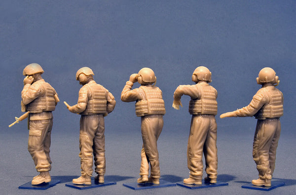 1/35 scale model Miniart USMC Tank Crew