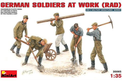 1/35 scale model Miniart German Soldiers at Work