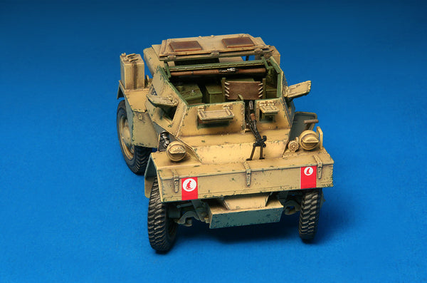 1/35 scale model Miniart Dingo Mk.lb British Armoured Car w/Crew