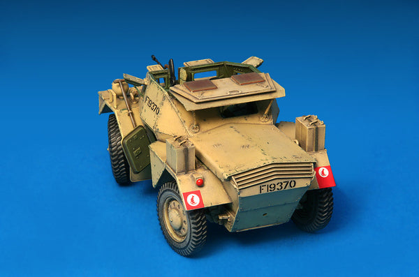 1/35 scale model Miniart Dingo Mk.lb British Armoured Car w/Crew