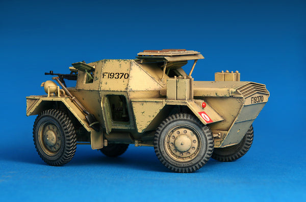 1/35 scale model Miniart Dingo Mk.lb British Armoured Car w/Crew