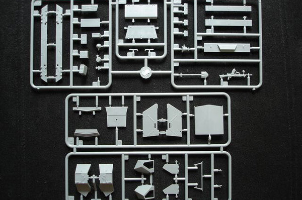1/35 scale model Miniart Dingo Mk.lb British Armoured Car w/Crew