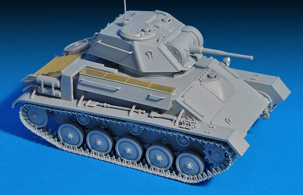 1/35 scale model Miniart T-80 Soviet Light Tank with Crew Workable tracks