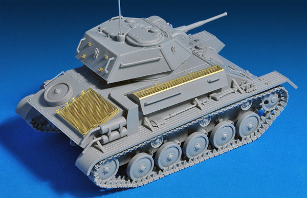1/35 scale model Miniart T-80 Soviet Light Tank with Crew Workable tracks
