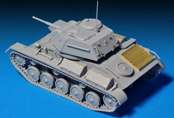 1/35 scale model Miniart T-80 Soviet Light Tank with Crew Workable tracks