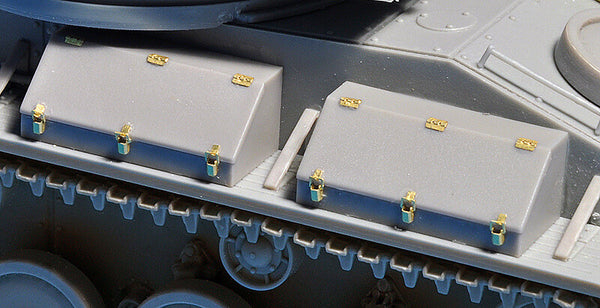 1/35 scale model Miniart T-80 Soviet Light Tank with Crew Workable tracks