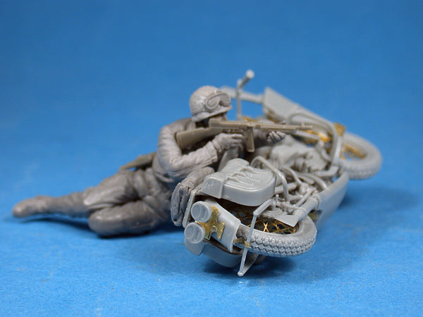 1/35 scale model Miniart U.S. Motorcycle WLA With Rifleman