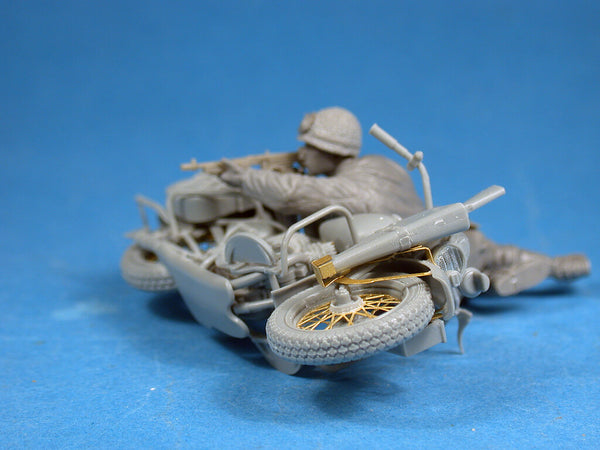 1/35 scale model Miniart U.S. Motorcycle WLA With Rifleman