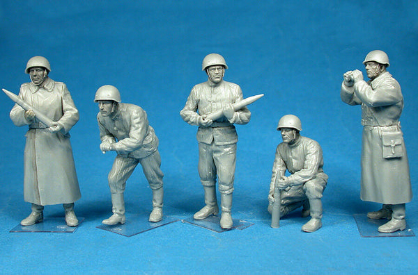 1/35 scale Miniart Soviet Heavy Artillery Crew Special Edition