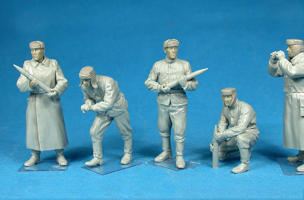 1/35 scale Miniart Soviet Heavy Artillery Crew Special Edition