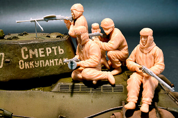 1/35 scale model Miniart Soviet Assault Infantry (Winter Cloaks)