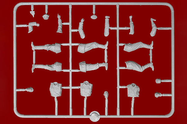 1/35 scale model Miniart German Artillery Crew (Special Edition)