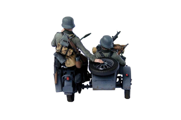 1/35 scale model MasterBox German Motorcyclists 1940-1943 "Letting off steam..."
