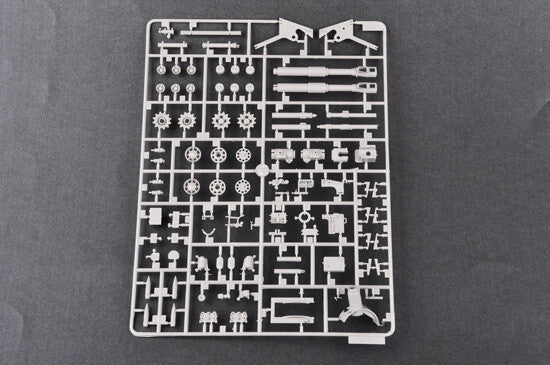 1/35 scale model Trumpeter PLZ-83A SPH Plastic kit 05536