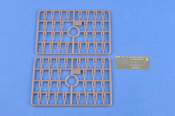 HobbyBoss 1/35 Soviet T-37 Amphibious Light Tank Early