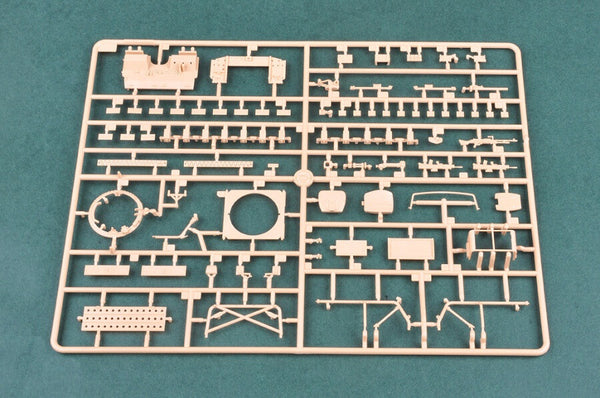 HobbyBoss 1/35 Land Rover WMIK w/MILAN ATGM