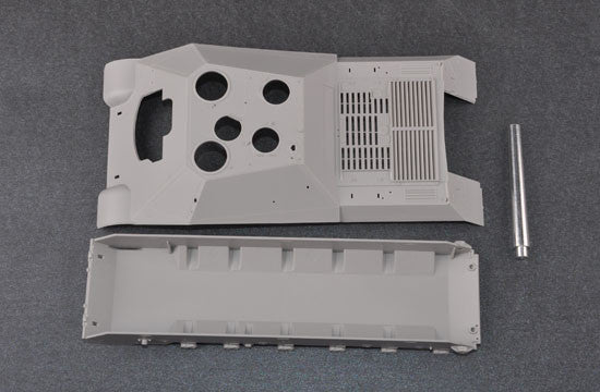 1/35 scale model Trumpeter Soviet Project / Object 704 SPH Howitzer Plastic kit 05575