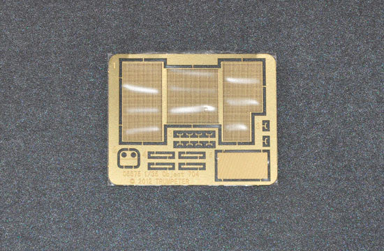 1/35 scale model Trumpeter Soviet Project / Object 704 SPH Howitzer Plastic kit 05575