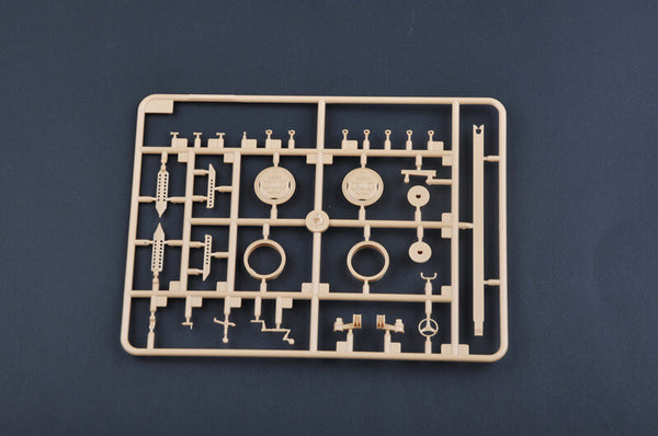 1/35 scale model Trumpeter Soviet 122 mm Howitzer D-30  Late version Plastic kit 02329