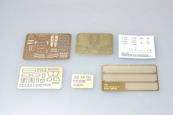 1/35 scale model Trumpeter Sd. Kfz. 7/1 Half-track with 20 mm Flakvierling 38 Early version Plastic kit 01523