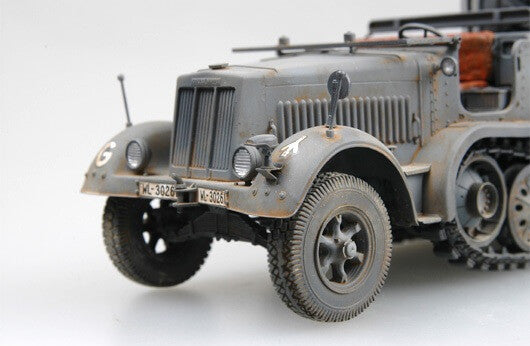 1/35 scale model Trumpeter Sd. Kfz. 7/1 Half-track with 20 mm Flakvierling 38 Early version Plastic kit 01523