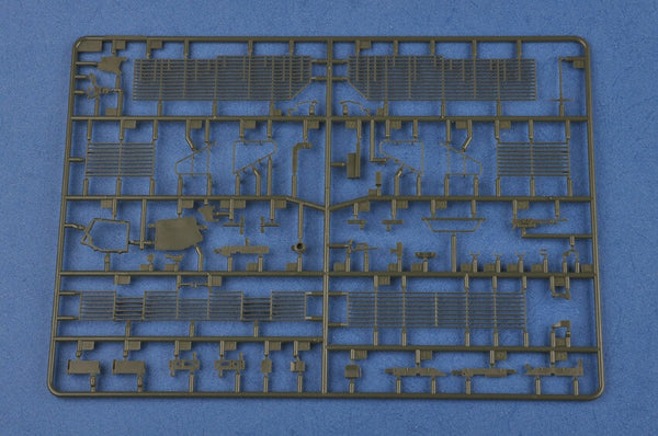 1/35 scale model HobbyBoss Leopard 2A4M CAN