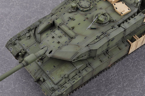 1/35 scale model HobbyBoss Leopard 2A4M CAN